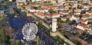 Mijëra besimtarë festojnë Fitër Bajramin në gjithë Shqipërinë, mesazhe për paqe dhe solidaritet