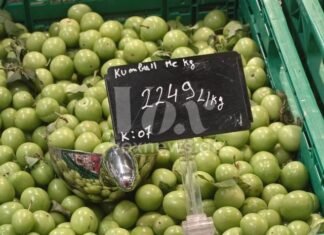 ‘Çmenduri’ me çmimet në Shqipëri! Kumbulla shitet mbi 22 mijë lekë/kg