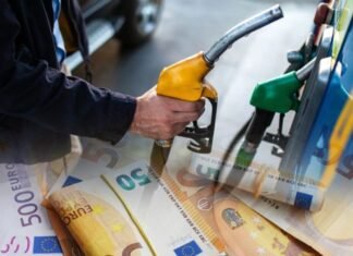 Në Shqipëri nafta me çmim rekord prej 224 lekë për litër! Në RMV tregtohet me 1.6 euro dhe Qeveria ul më tej akcizën e karburantit, redukton edhe TVSH-në