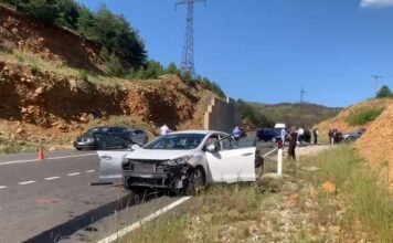 Aksident tragjik në Rrugën e Kombit. Një i vdekur, 4 të plagosur
