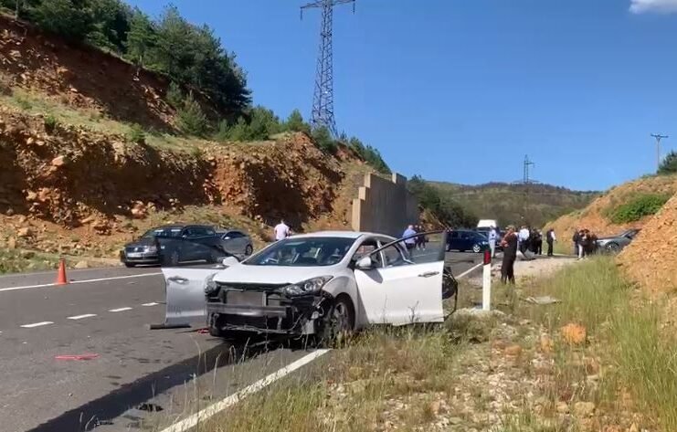 Aksident tragjik në Rrugën e Kombit. Një i vdekur, 4 të plagosur