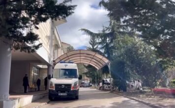 21 vjeçarja shkoi të operohej për apandesit, mjeku 72 vjeç e ngacmon seksualisht. Arrestohet kirurgu në spitalin e Korçës