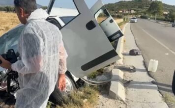 Aksidentohet furgoni me punëtorë në Vlorë, humb jetën një 52-vjeçar, pesë persona të plagosur