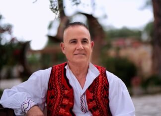Ilir Sufali, “bilbili” i këngës qytetare të Peqinit që shndërroi trashëgiminë në art