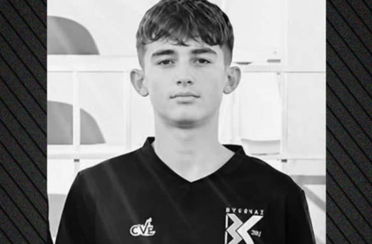 Tragjike, 16-vjeçari shqiptar godet kokën gjatë ndeshjes së futbollit, humb jetën (EMRI)