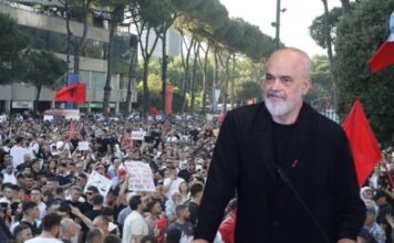 Projekti i masave me 5 pika që qeveria pritet të “godasë” protestuesit e ‘Gen Z’ dhe familjarët e tyre